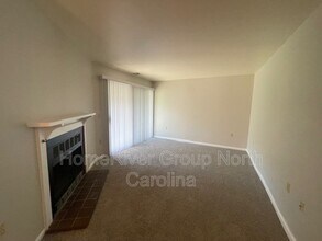 4801 Spring Lake Dr in Charlotte, NC - Building Photo - Building Photo
