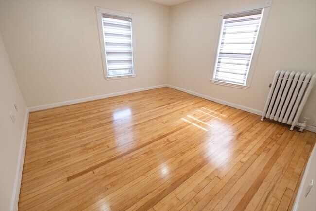 21 Hillsdale Rd, Unit 2 in Medford, MA - Building Photo - Building Photo
