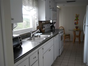 512 W Venice Ave-Unit -601 in Venice, FL - Building Photo - Building Photo