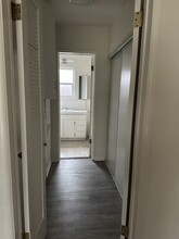 10871 Whipple St, Unit 10871 in Toluca Lake, CA - Building Photo - Building Photo