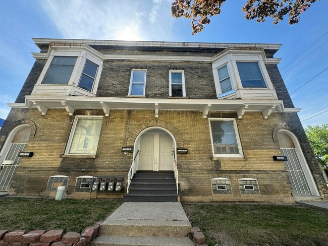 property at 721 S 9th St