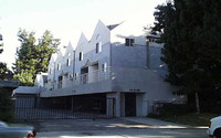 14249-14257 Friar St in Van Nuys, CA - Foto de edificio - Building Photo