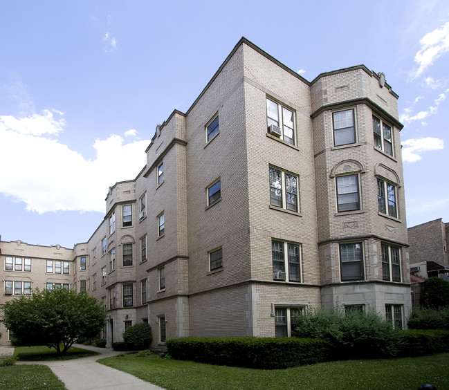 7443 N Claremont Ave in Chicago, IL - Building Photo - Building Photo