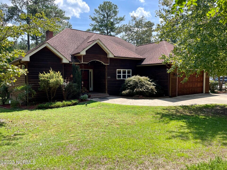 245 Lakeside Dr in Aberdeen, NC - Building Photo