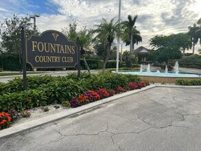 4266 Deste Ct in Greenacres, FL - Foto de edificio - Building Photo