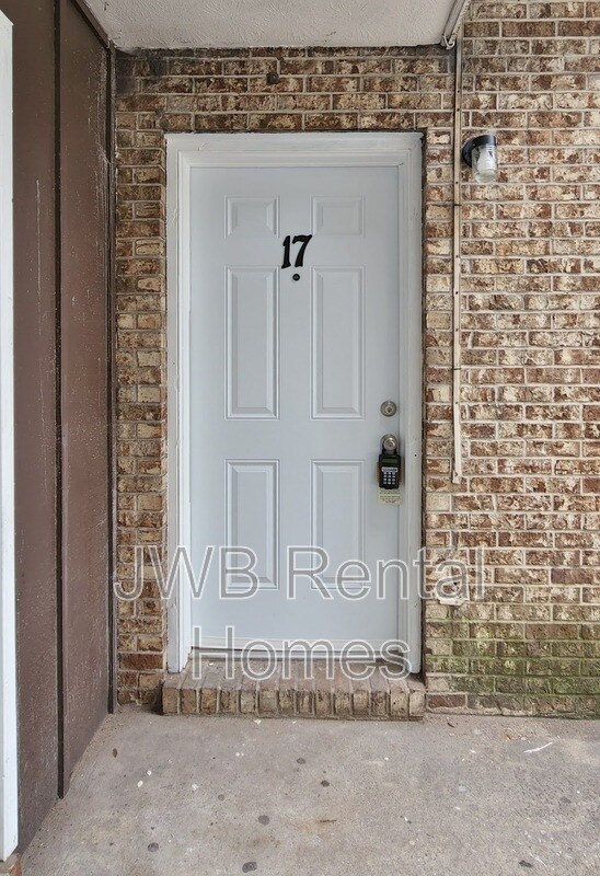 851 Bert Rd in Jacksonville, FL - Foto de edificio - Building Photo