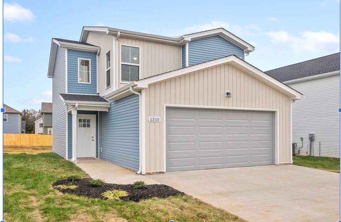 1310 Isaiah Dr in Clarksville, TN - Building Photo