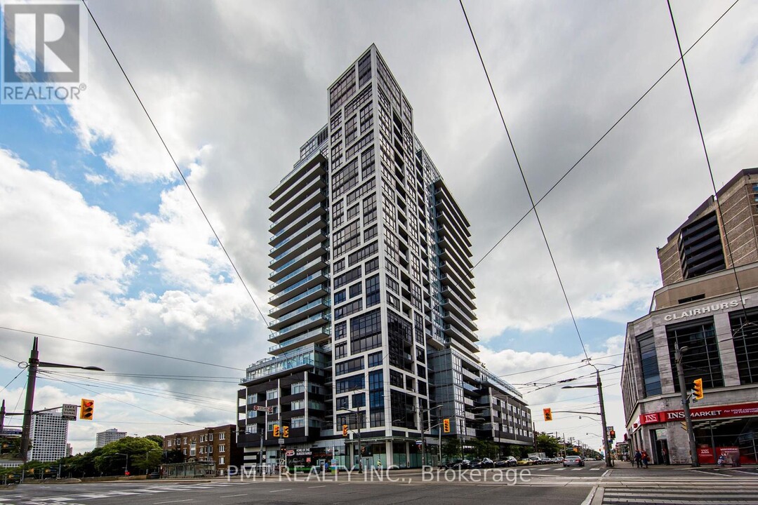 501-1501 St Clair Ave W in Toronto, ON - Building Photo