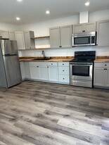 72 Oak Grove St in Veazie, ME - Building Photo