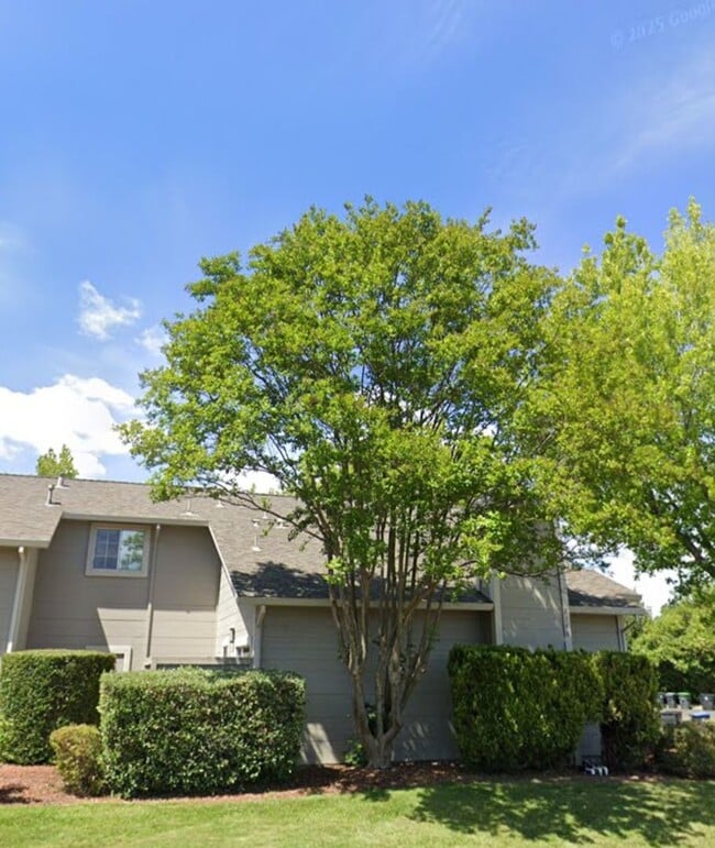 2140 Woolner Ave in Fairfield, CA - Building Photo - Building Photo