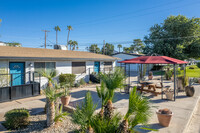 Arcadia Rose Garden Condominiums in Phoenix, AZ - Foto de edificio - Building Photo