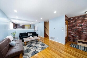 9 Giles Ave in Jersey City, NJ - Building Photo - Building Photo