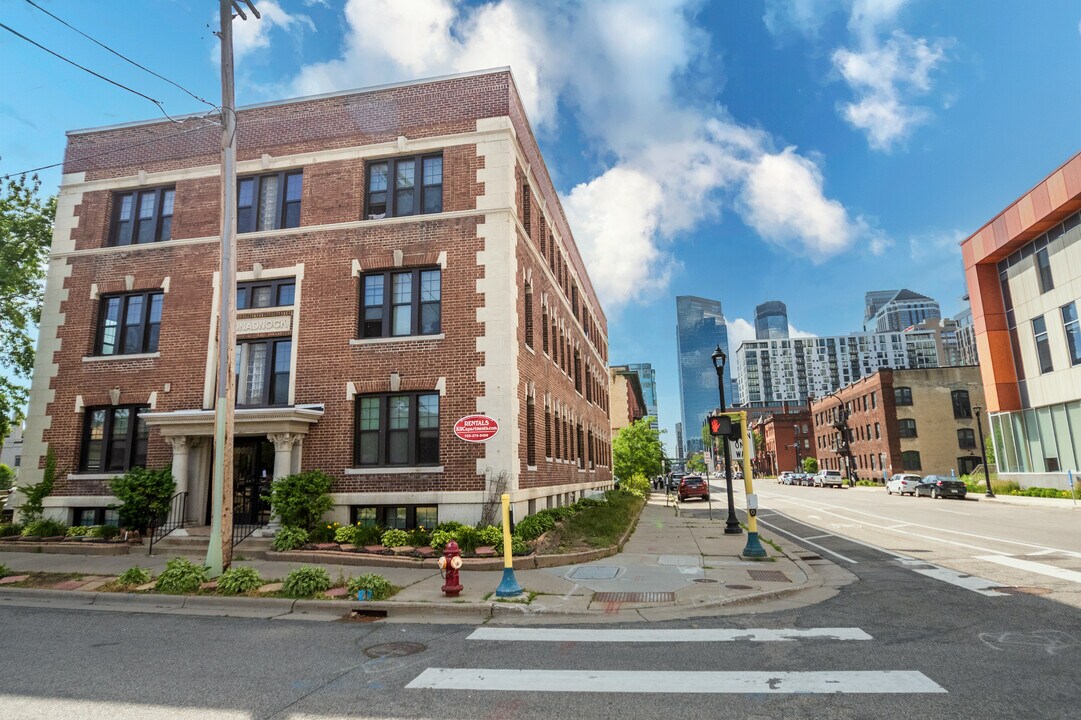 Monadnock Apartments in Minneapolis, MN - Building Photo