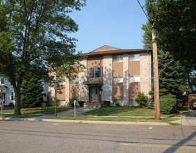 Seymour Manor Apartments in Lansing, MI - Foto de edificio - Building Photo