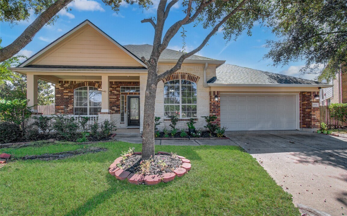 10714 Barker Lake in Cypress, TX - Foto de edificio