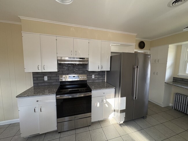 150 W Wrentham Rd in Cumberland, RI - Building Photo - Building Photo