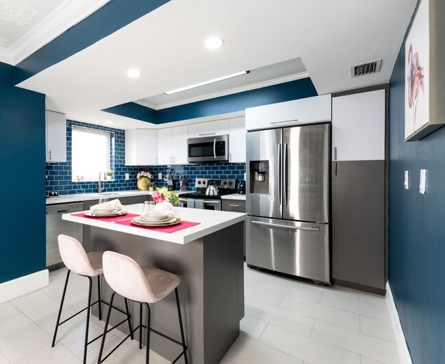 940 W 81st Rd in Hialeah, FL - Building Photo - Building Photo