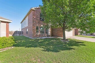 6321 Stone Lake Dr in Fort Worth, TX - Building Photo - Building Photo