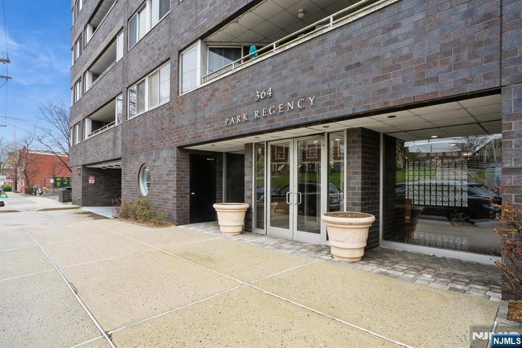 364 Palisade Ave in Cliffside Park, NJ - Building Photo