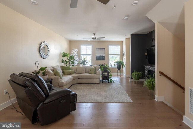 1445 Honeylocust Dr in Gambrills, MD - Building Photo - Building Photo