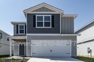 4135 Trail de Paris in New Braunfels, TX - Building Photo