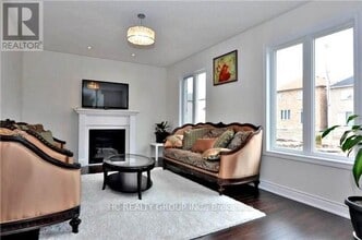 253 Rutherford Rd in Bradford West Gwillimbury, ON - Building Photo - Building Photo