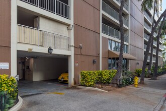 Waikiki Beach Condominiums in Honolulu, HI - Building Photo - Building Photo