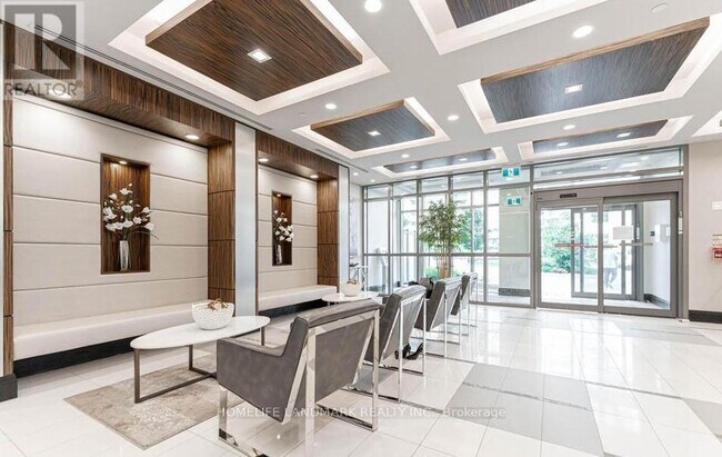 349 Rathburn Rd W in Mississauga, ON - Building Photo - Building Photo