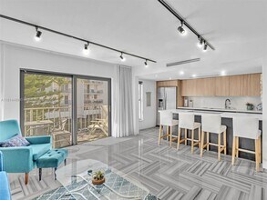 1300 Alton Rd in Miami Beach, FL - Building Photo - Building Photo