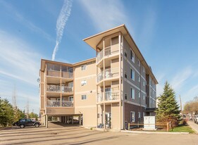 Parkdale Manor in Edmonton, AB - Building Photo