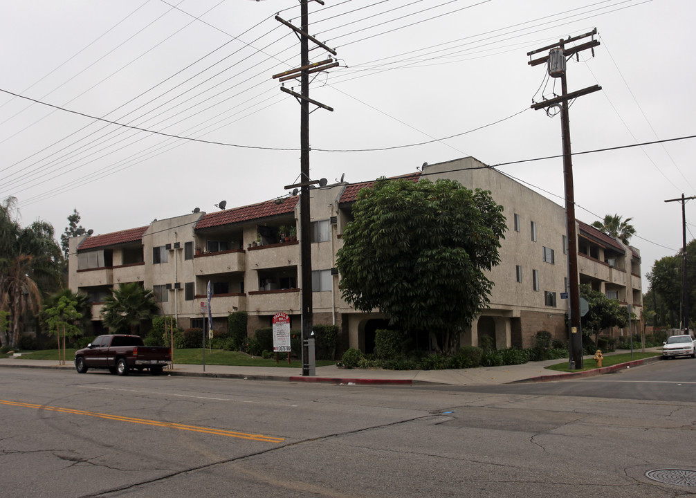 Haskell III Apartments in Van Nuys, CA - Foto de edificio