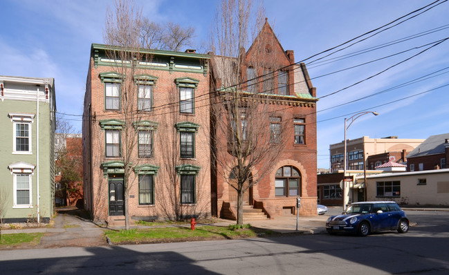 11 S Church St in Schenectady, NY - Foto de edificio - Building Photo