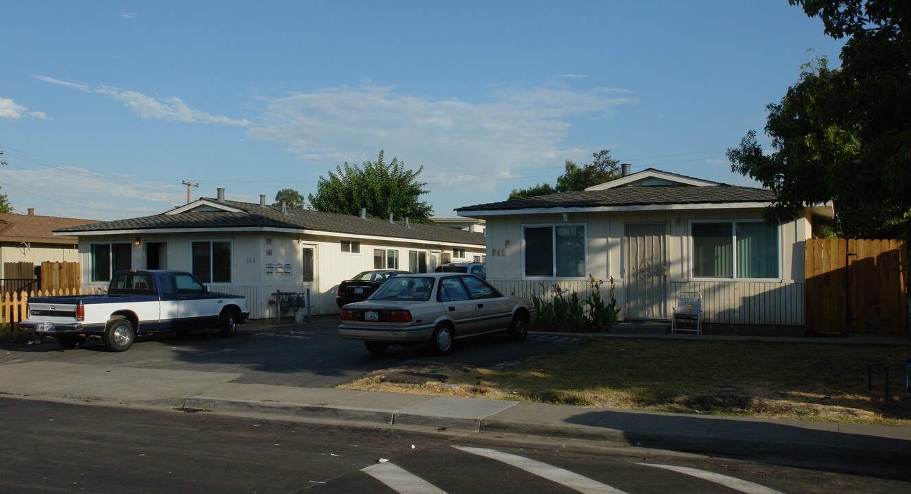 241-243 Selwyn Dr in Milpitas, CA - Building Photo