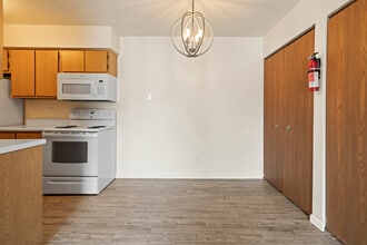 Cedar Trail Apartments in Kalamazoo, MI - Foto de edificio - Building Photo