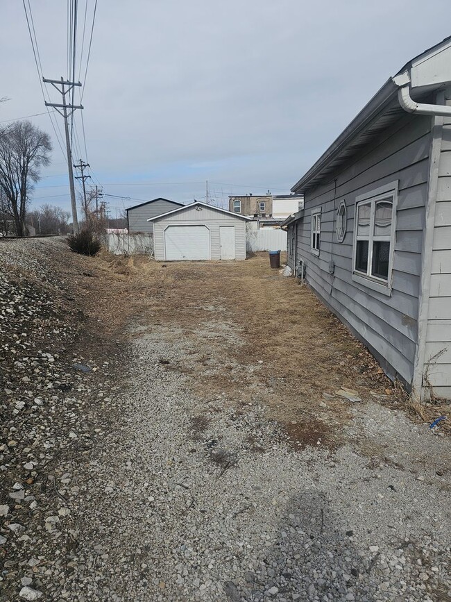 515 2nd Ave W in Milan, IL - Building Photo - Building Photo