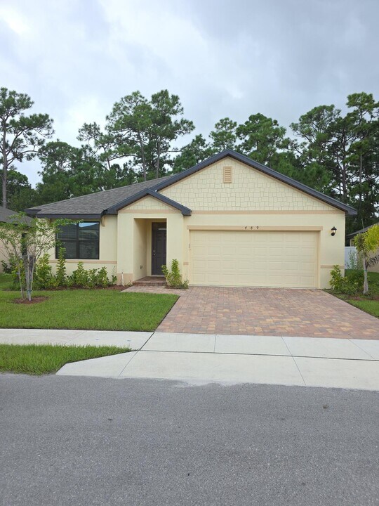 489 Seaspray Dr in Fort Pierce, FL - Building Photo