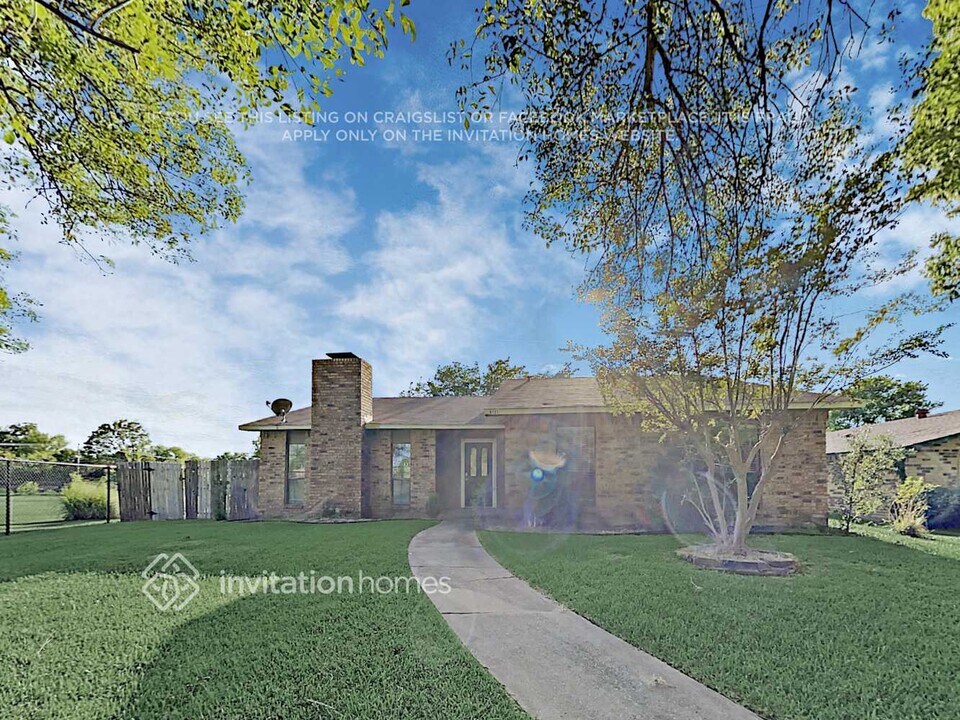 6101 Greenlawn St in Rowlett, TX - Building Photo