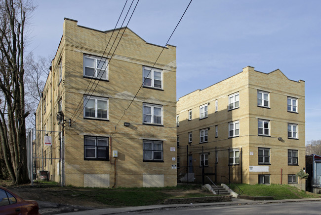 St. Clair Manor in Cincinnati, OH - Building Photo - Building Photo