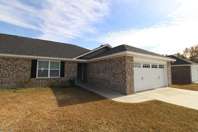 581 Brushwood Dr in Sumter, SC - Foto de edificio - Building Photo