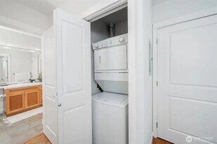 3545 NW 57th St in Seattle, WA - Building Photo