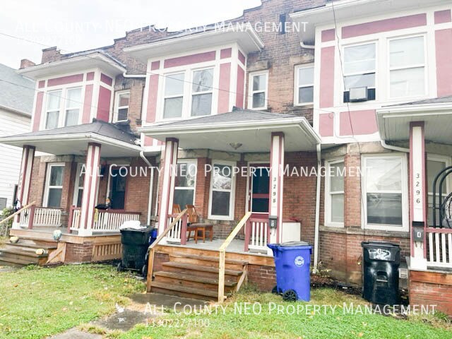 3298 W 98th St in Cleveland, OH - Building Photo