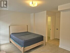 114 Alton Cres in Vaughan, ON - Building Photo