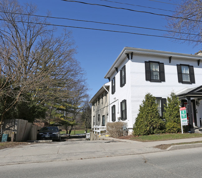 101 Albert St in Waterloo, ON - Building Photo - Building Photo