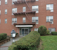 240 E Prospect Ave in Mount Vernon, NY - Building Photo - Building Photo