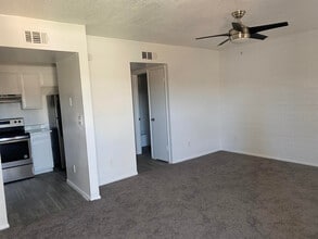 Canyon Greens in Phoenix, AZ - Building Photo - Building Photo