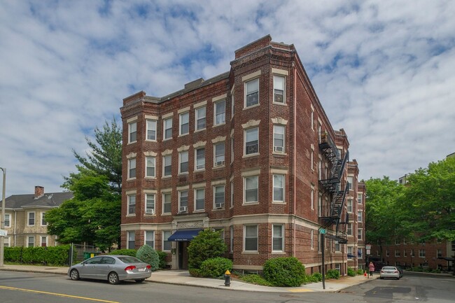 18 Camelot Ct in Boston, MA - Building Photo - Building Photo
