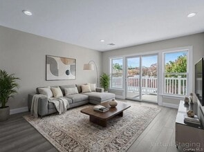 110 School St, Unit 7 in Glen Cove, NY - Foto de edificio - Building Photo