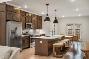 Feldspar Circle in Vestavia, AL - Building Photo