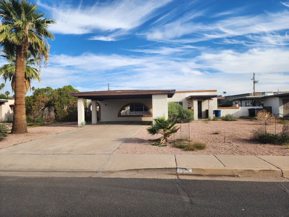 4809 S La Rosa Dr in Tempe, AZ - Building Photo