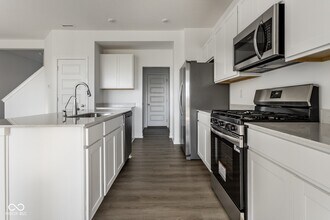 3541 Sugar Grv Dr in Whitestown, IN - Building Photo - Building Photo